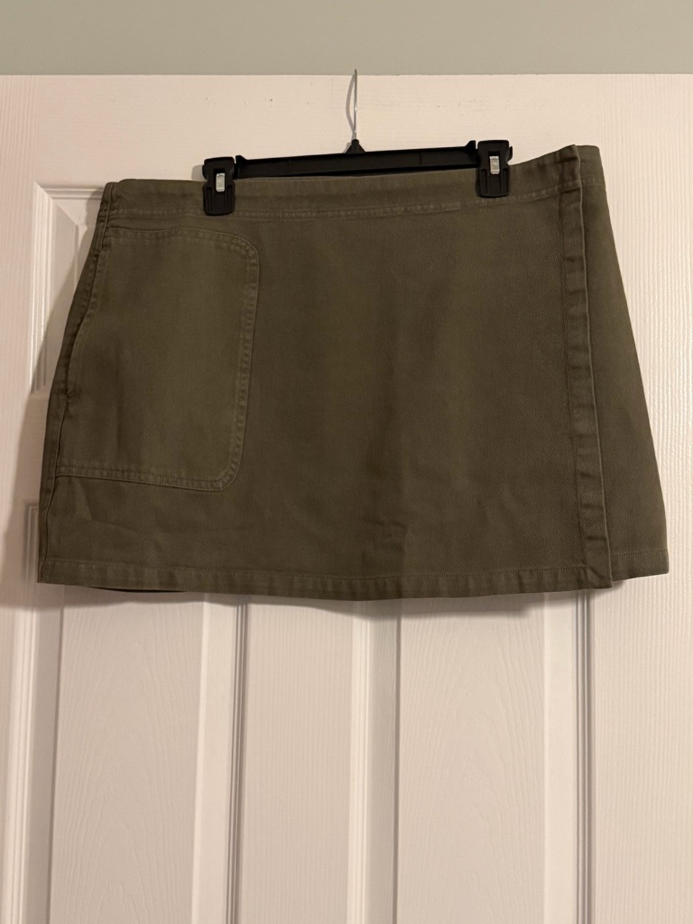 Treasure & Bond Women’s Utility Miniskirt In Olive Kalamata
